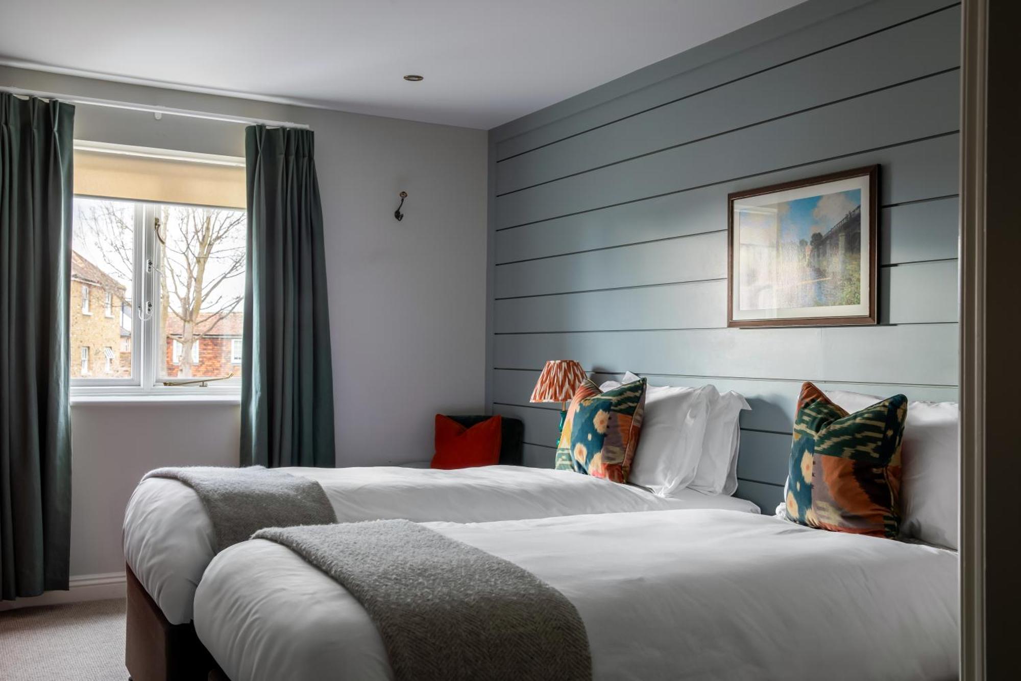 The Bridge Hotel Chertsey Εξωτερικό φωτογραφία