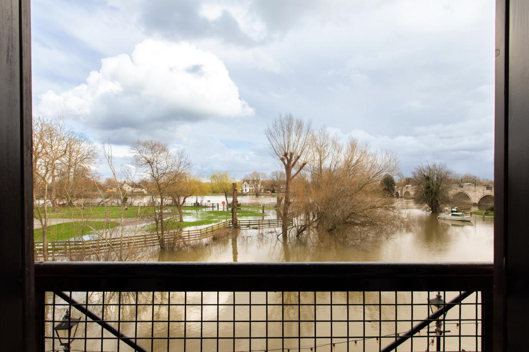 The Bridge Hotel Chertsey Εξωτερικό φωτογραφία
