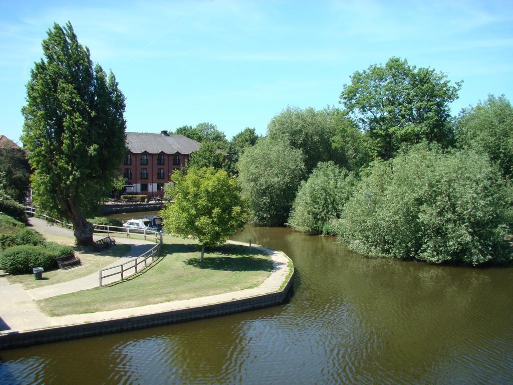 The Bridge Hotel Chertsey Εξωτερικό φωτογραφία