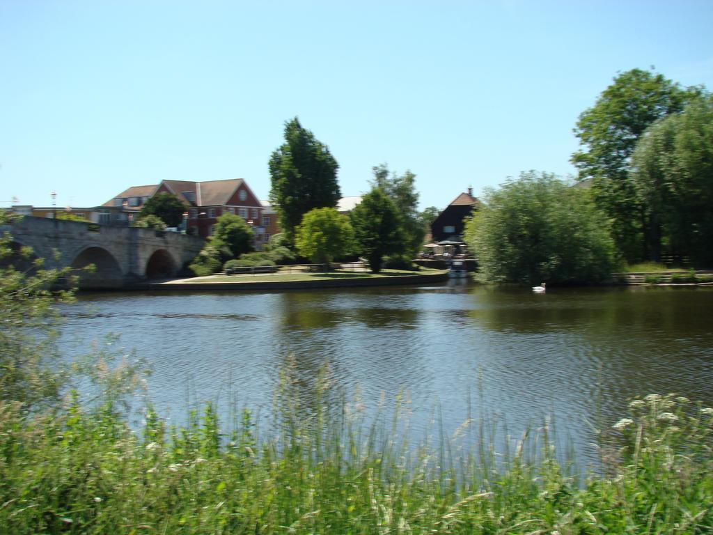 The Bridge Hotel Chertsey Εξωτερικό φωτογραφία