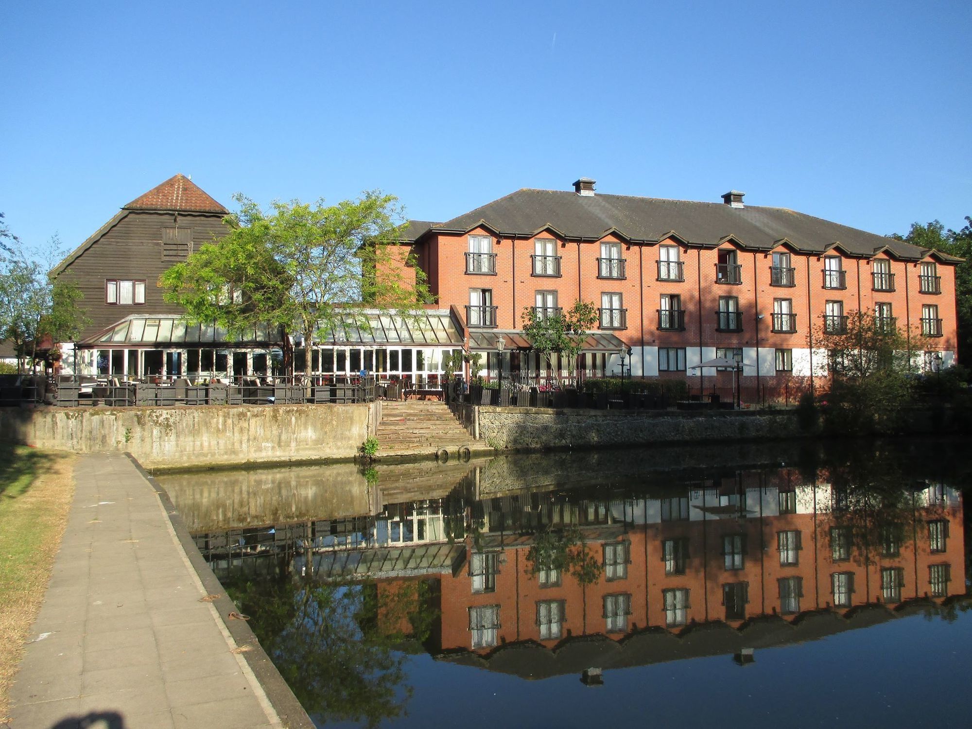 The Bridge Hotel Chertsey Εξωτερικό φωτογραφία