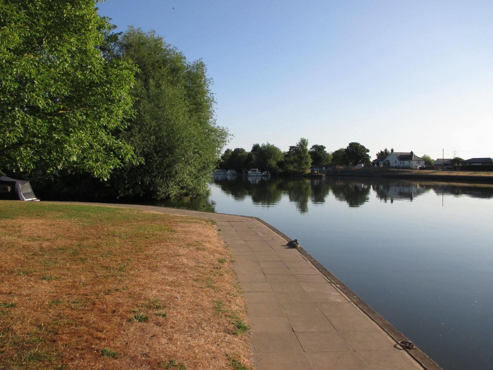 The Bridge Hotel Chertsey Εξωτερικό φωτογραφία