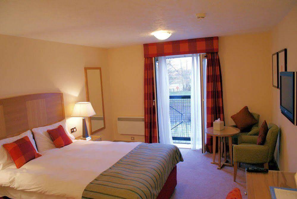 The Bridge Hotel Chertsey Εξωτερικό φωτογραφία